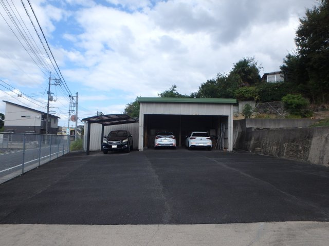 栗坂 中古住宅の駐車場