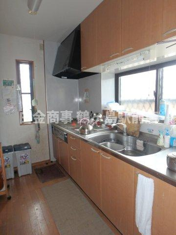 坂戸市にっさい花みず木中古戸建のキッチン