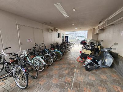 第二グレース安田の駐車場|駐輪場