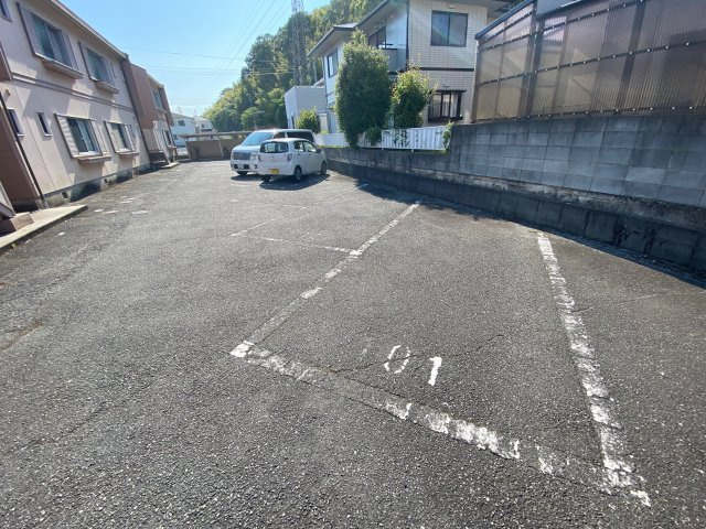 タウニィ神田の駐車場