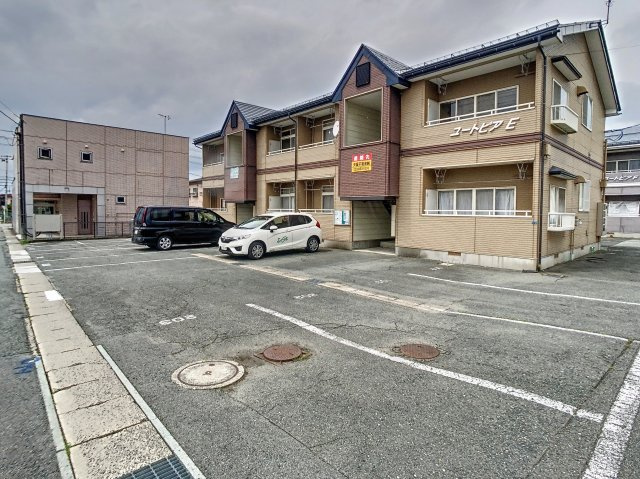 ユートピアEの駐車場