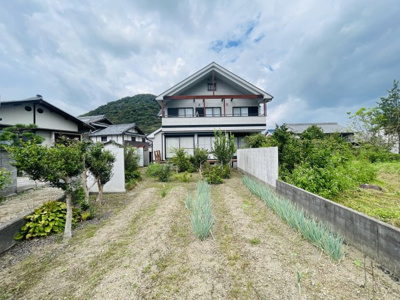 【外観】 | たつの市揖保川町馬場 中古戸建 | 南側に家庭菜園スペースがあります。