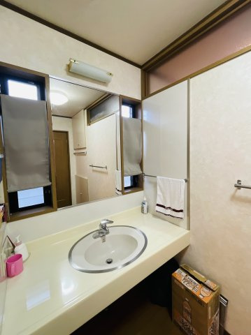 【独立洗面台】 | たつの市揖保川町馬場 中古戸建 | 朝の支度にも助かる、独立の洗髪洗面化粧台