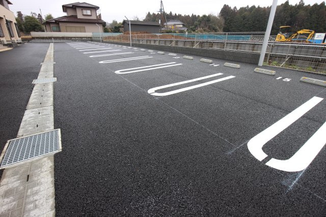 ポスト　フォルトナートＡの駐車場