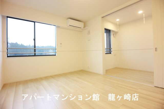 ポスト　フォルトナートＡの居間・リビング