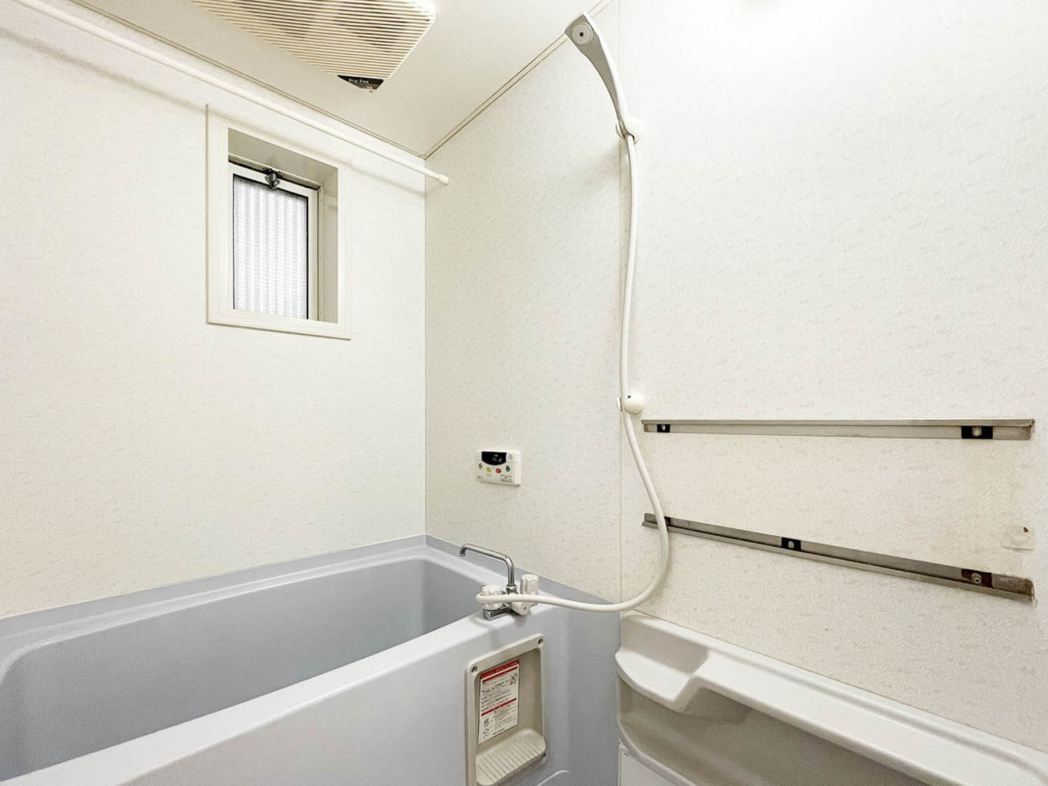 ジュネス武庫川の浴室|入居中のため、別のお部屋の写真です。