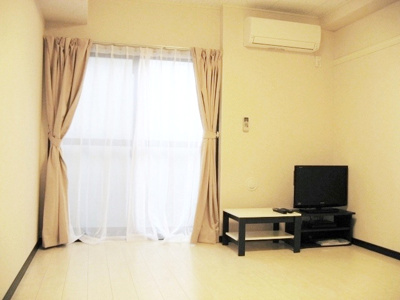 【居間・リビング】 | フェルゼ津田沼 | カーテン・エアコン等完備