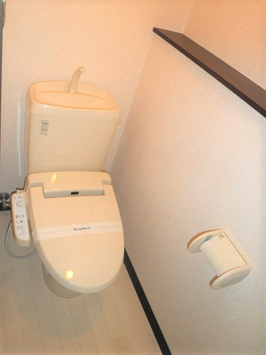 【トイレ】 | フェルゼ津田沼 | バストイレ別。温水洗浄便座付き