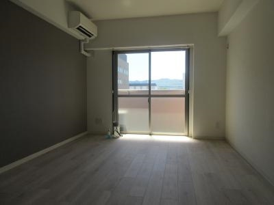 グランレブリー太秦天神川の居間・リビング|洋室