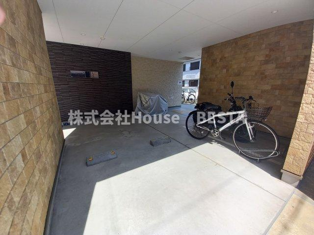 ワコーレヴィータ大開通の駐車場