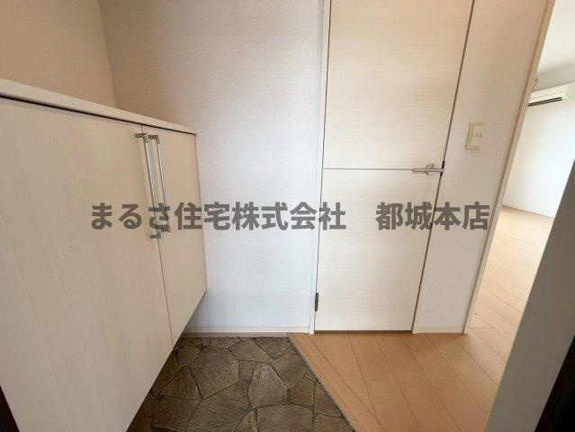 セジュール楽楽 の玄関|２階の写真です