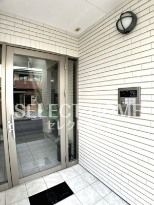 【エントランス】 | ルーセント | エントランスです