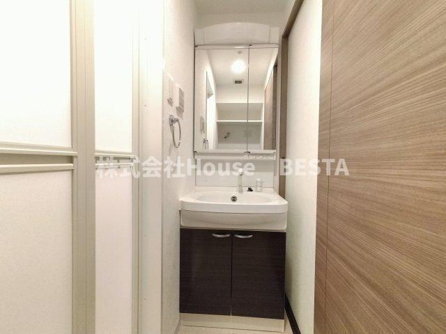 コスモリード神戸三宮の独立洗面台