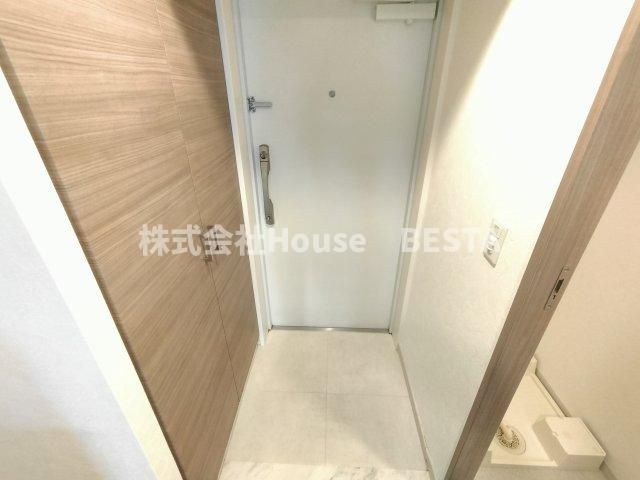 コスモリード神戸三宮の玄関