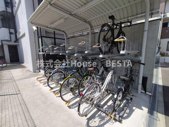 コスモリード神戸三宮の駐車場