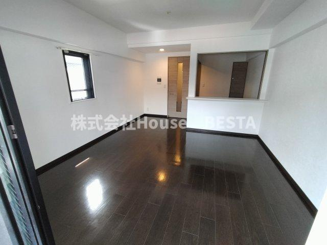 コスモリード神戸三宮の居間・リビング