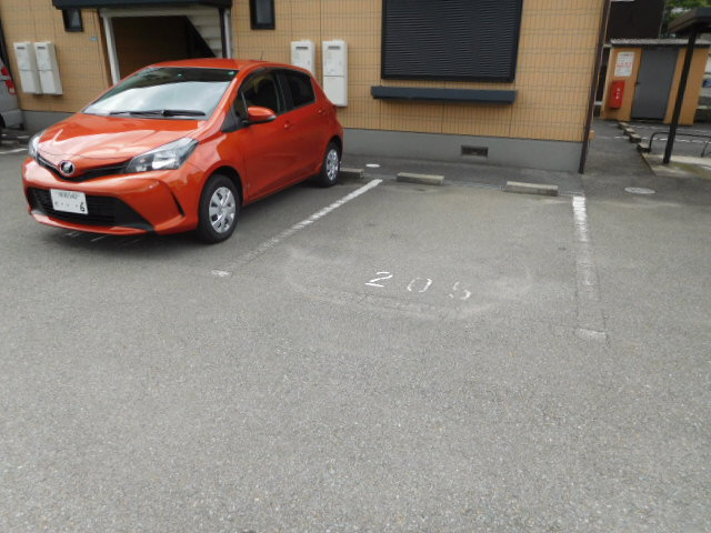 グリーンヒル今宿Ａ棟の駐車場