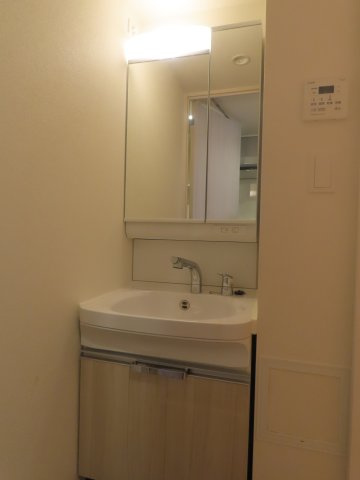 スプランディッド新大阪ＷＥＳＴの独立洗面台