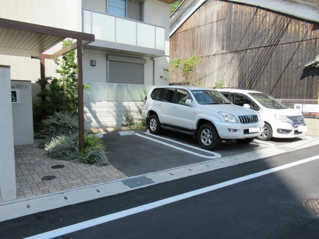 シャーメゾン龍野町の駐車場