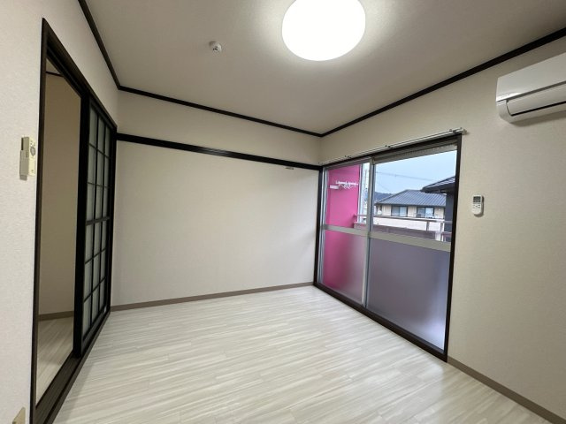 タウニィ新在家C棟の洋室