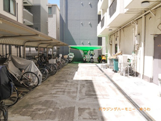 【その他共用部分】 | 敷地内に、便利な屋根付き駐輪場があります。