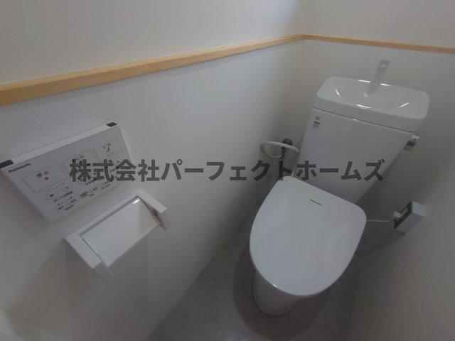 渚元町戸建　賃貸のトイレ|コンパクトで使いやすいトイレです