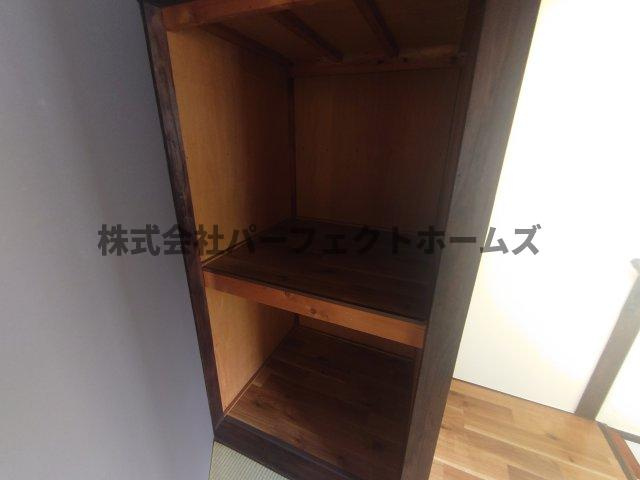 渚元町戸建　賃貸の収納|こまごまとしたものを収納できそうですね