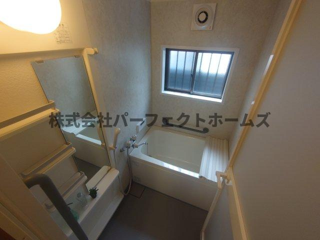 渚元町戸建　賃貸の浴室|落ち着いた空間のお風呂です