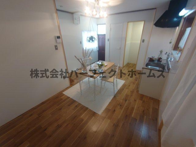 渚元町戸建　賃貸の居間・リビング|ゆったりとした居間です