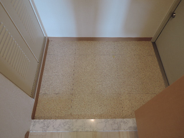 アルジャントゥールの玄関