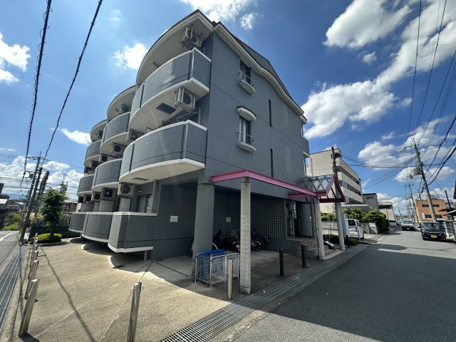 橿原市久米町の賃貸マンションの外観