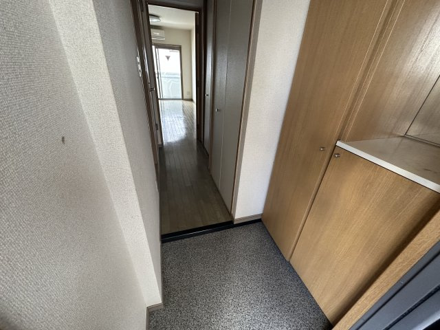 橿原市久米町の賃貸マンションの玄関