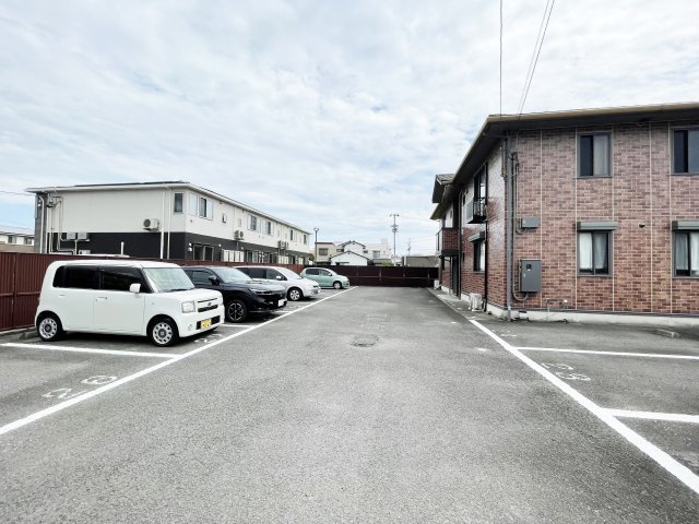 グランシャリオ　A棟の駐車場