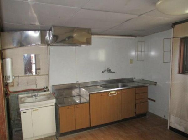 海南市大野中中古戸建のキッチン