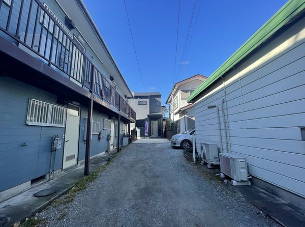 厚木市下荻野　戸建ての前面道路含む現地写真|前面道路含む現地写真です