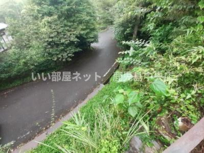 【前面道路含む現地写真】