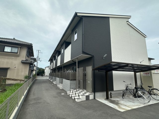 クリスタルハイツ土山の外観
