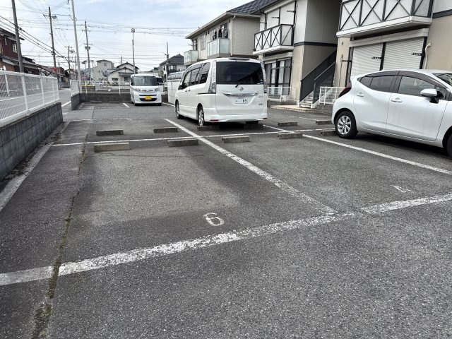 フレグランス坂上の駐車場