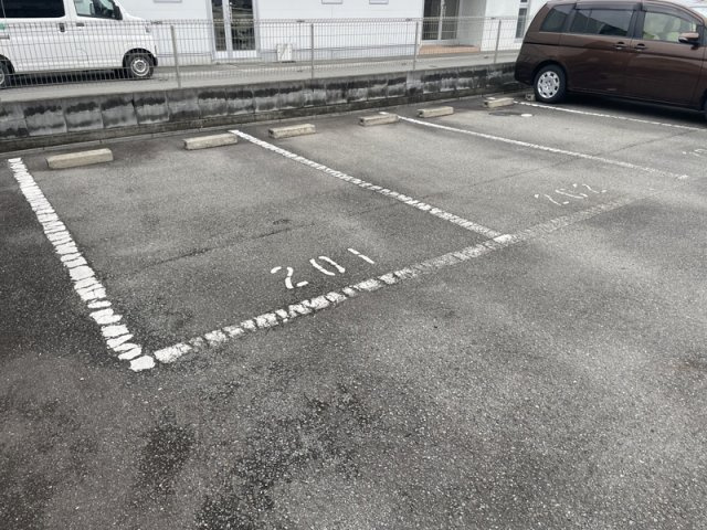 メゾン・ドゥ・エムズの駐車場