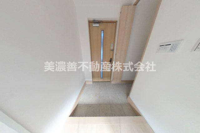 ６１５１５　岐阜市長良未使用戸建ての玄関