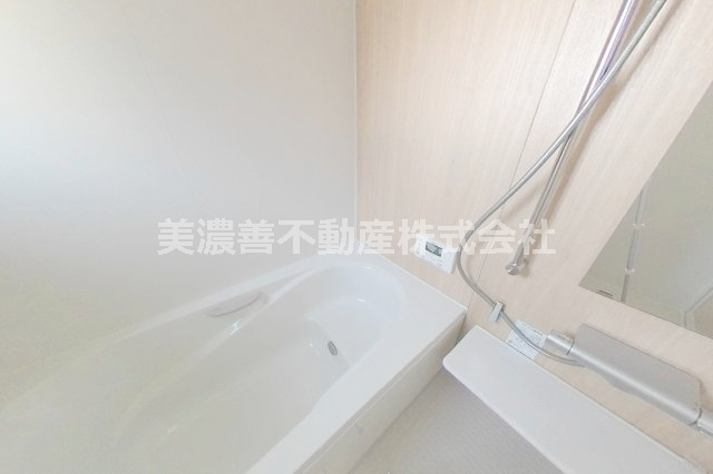 ６１５１５　岐阜市長良未使用戸建ての浴室