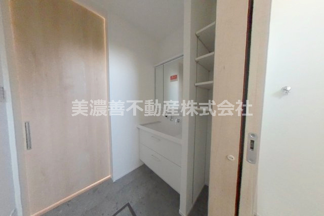 ６１５１５　岐阜市長良未使用戸建ての独立洗面台