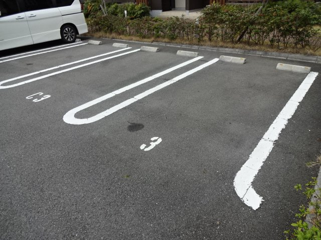 PISO MARIO Bの駐車場