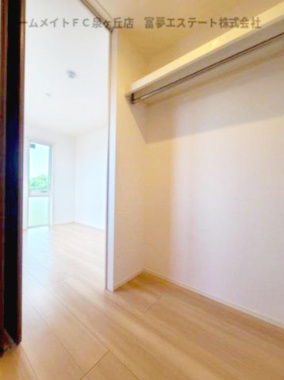 【収納】 | アーバーオークス | ウォークインクロゼットの中から