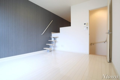 【居間・リビング】 | グランコンフォール米野Ⅳ | こちらの居間で趣味の時間をお楽しみください