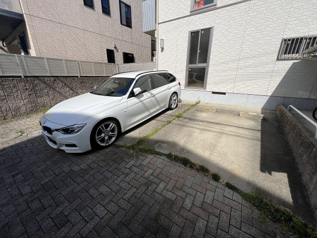 池田市八王寺１丁目のハイツの駐車場