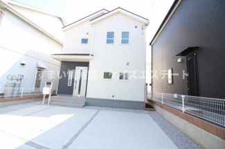【外観：施工例】 | 【3号棟】同社施工例：パターン・色・建物配置は異なります☆