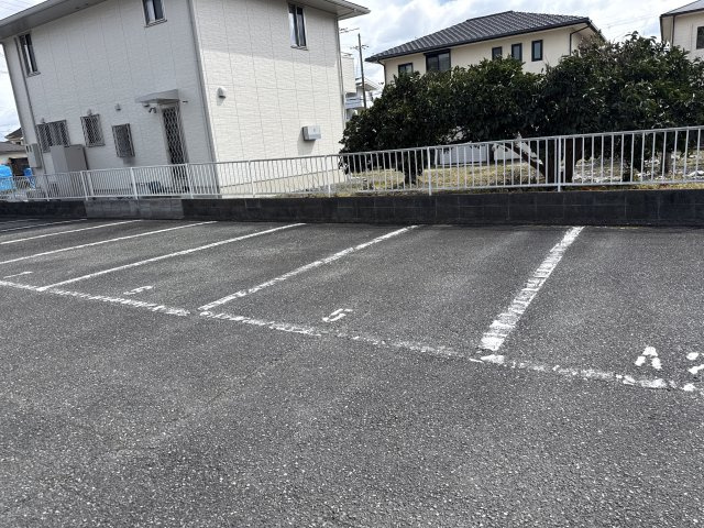 ネオハイツロッキーAの駐車場