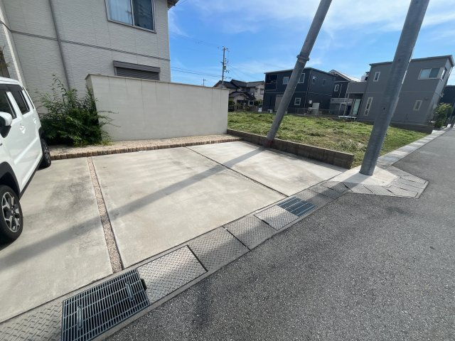 プレジールの駐車場