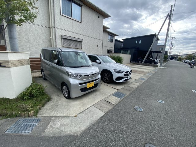 プレジールの駐車場